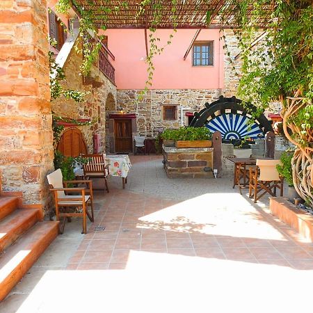 Mouzaliko Guesthouse Mansion 캄보스 외부 사진