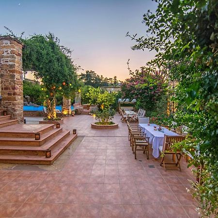 Mouzaliko Guesthouse Mansion 캄보스 외부 사진