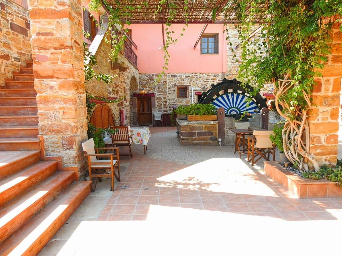 Mouzaliko Guesthouse Mansion 캄보스 외부 사진