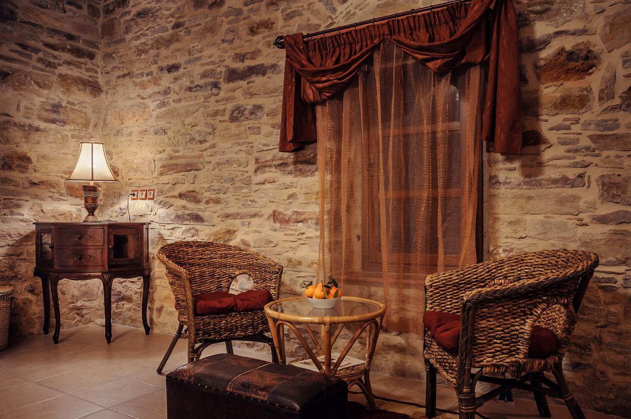 Mouzaliko Guesthouse Mansion 캄보스 외부 사진